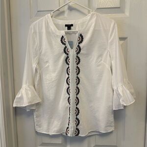 NWT Ann Taylor factory Womens blouse white w/pretty embroidered detail Size PS
